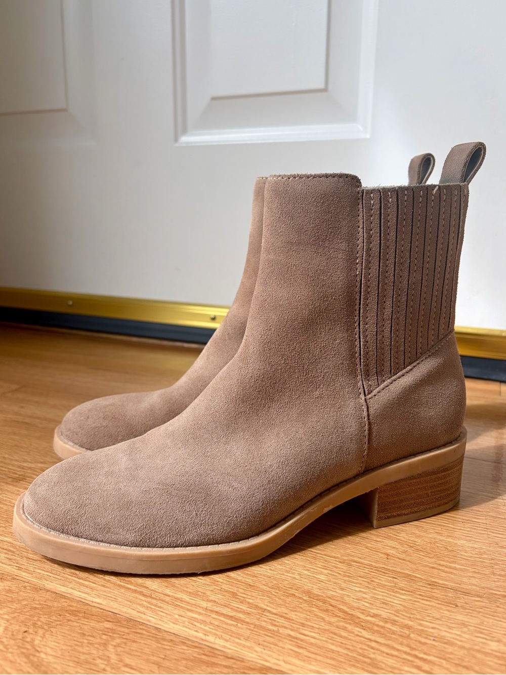 Dolce Vita Farlin Tan Taupe Suede Chelsea Ankle Boots Women’s Size 8